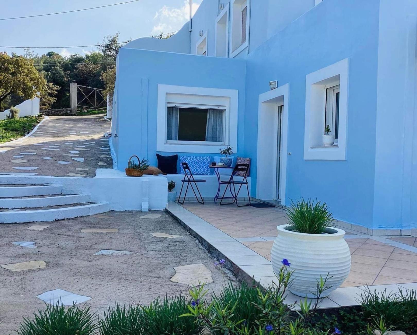 The Blue House Vromolithos